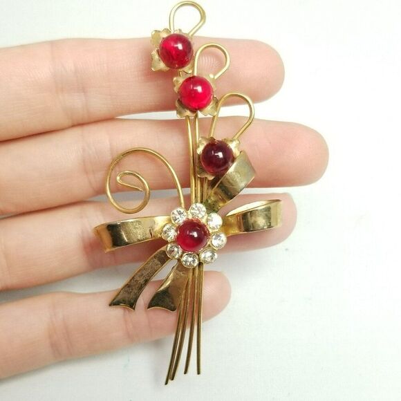 Vintage Red Cabochon Rhinestone Flower Brooch, Gold Tone 40s 50s Style Lapel Pin - Picture 1 of 6